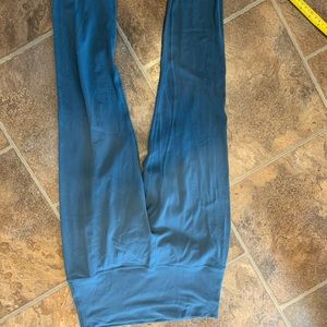 Lululemon aligns size 6